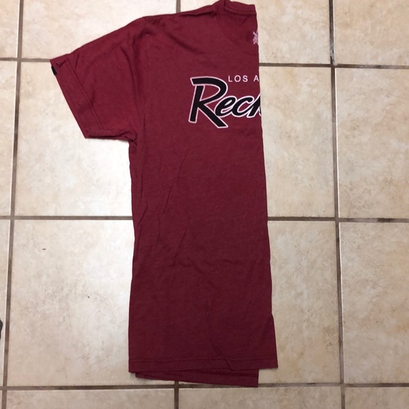 Young and reckless t shirt - Picture 2 of 3